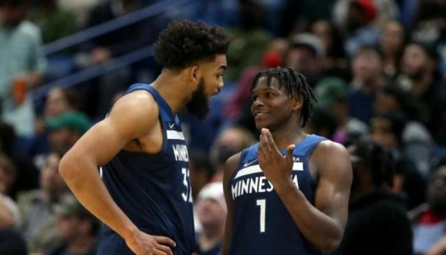 开云手机版-49分创生涯纪录！爱德华兹：对附加赛非常有信心