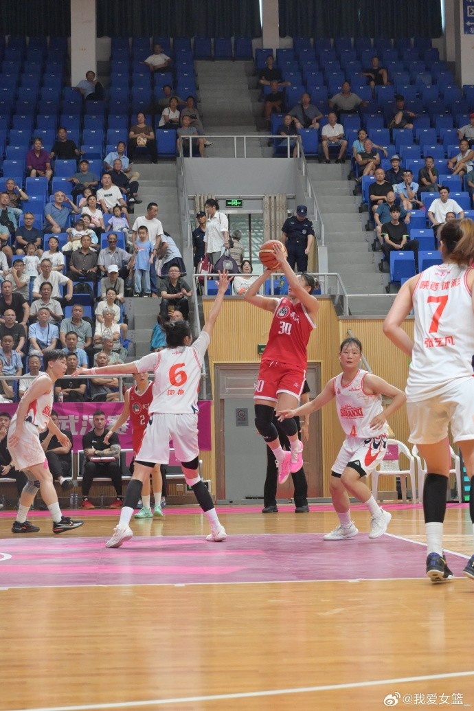 武汉赛区女篮锦标赛第三日：江苏武汉连胜势头强劲，合肥首胜告捷